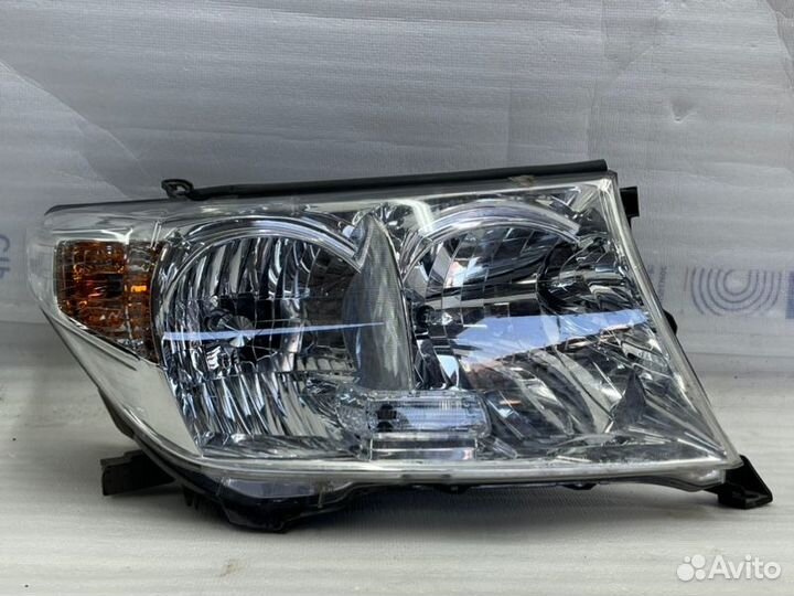 Фара галоген передняя правая Toyota Land Cruiser