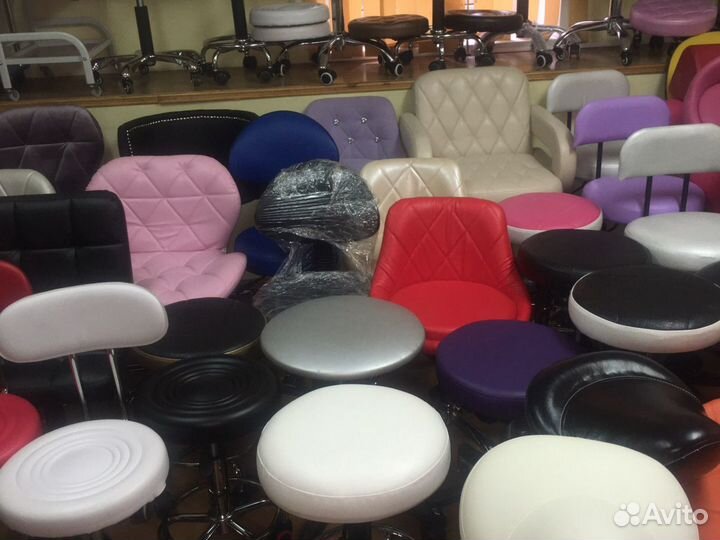 Стул для мастера маникюра