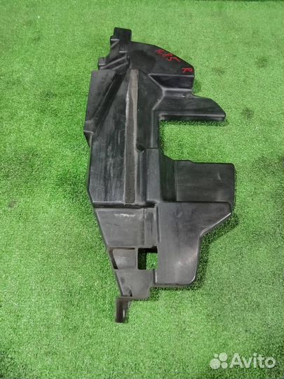 Дефлектор радиатора правый Nissan X-Trail NT31