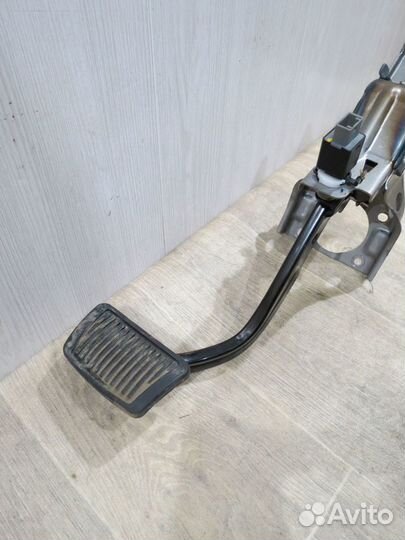 Педаль тормоза Hyundai Solaris 2