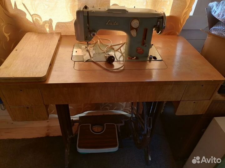 Швейная машинка Лада