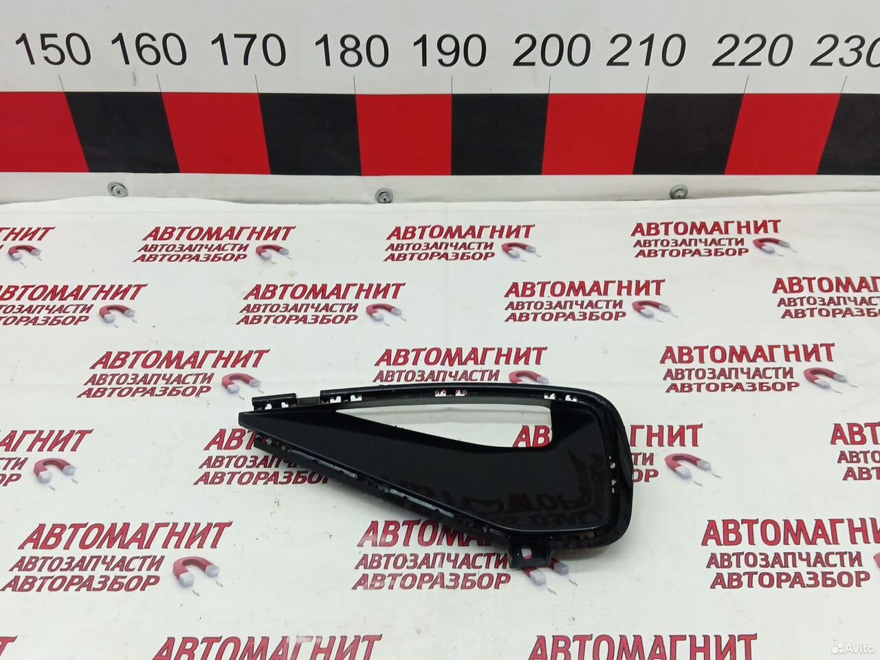 Накладка переднего бампера правая Zeekr 001