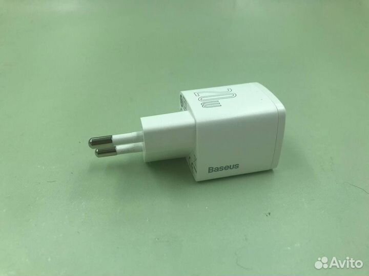 15662 Зарядное устройство для смартфона