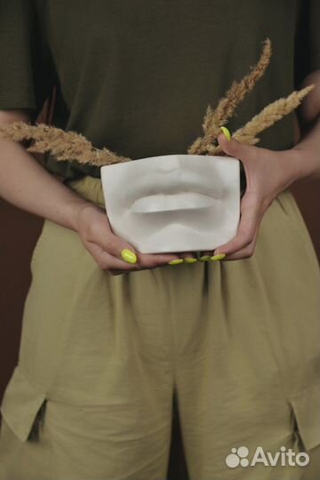 Шкатулка для украшений, кашпо, подносы, статуэтки