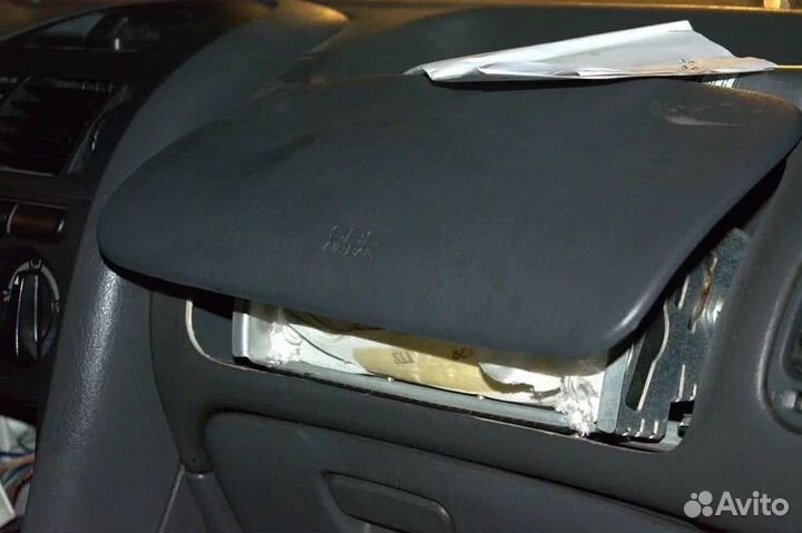 Mitsubishi Carisma 1.8 МТ, 1998, 250 000 км