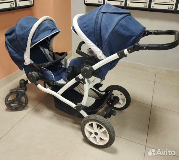 Двухместная коляска