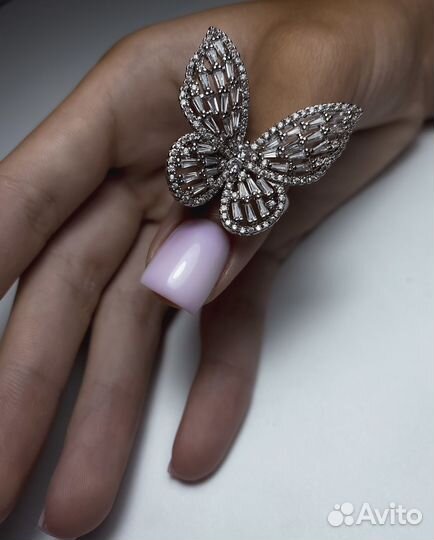 Маникюр в салоне