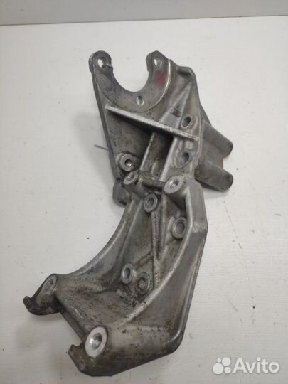 Кронштейн компрессора кондиционера Mitsubishi