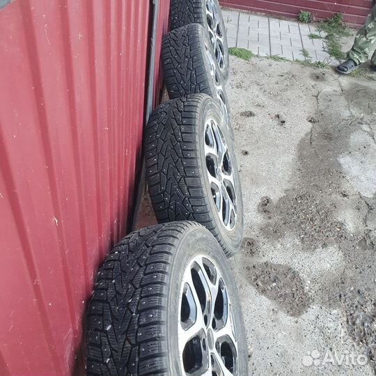 Продаю зимние колеса на Рено Каптюр