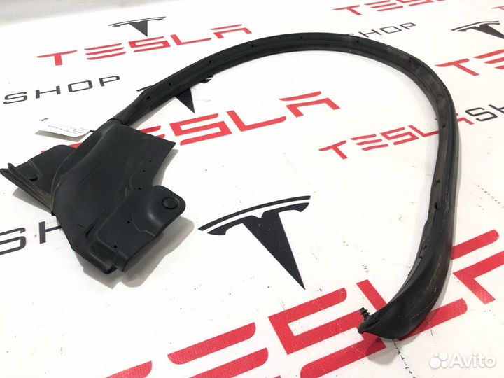 Уплотнитель задней двери Tesla Model S