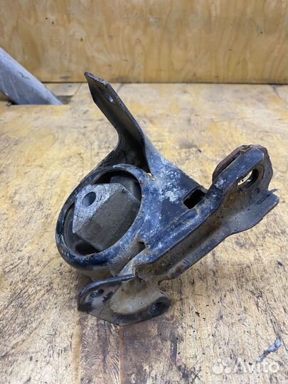 Подушка МКПП Ford Mondeo II седан NGA 1997