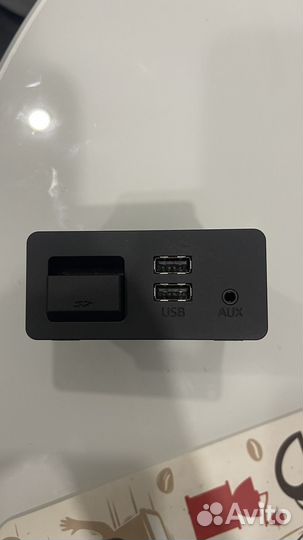 Разъем USB AUX Mazda D09H-669U0