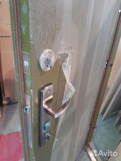 Дверь входная металлическая левая бу