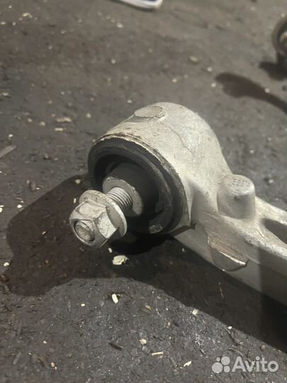 Рычаг задний нижний джип гранд чероки WK2