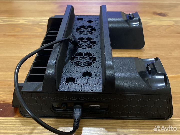 Зарядная станнция для Playstation 4
