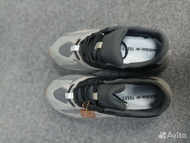 Кроссовки Adidas Yeezy Boost 700 темно-серые