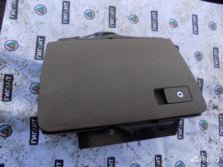 Бардачок Passat B6 2005-2010