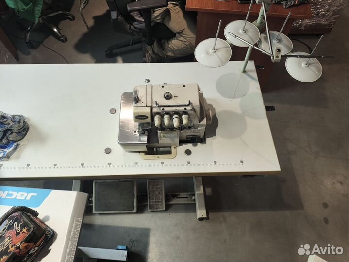 Оверлок 4х ниточный typical gn794