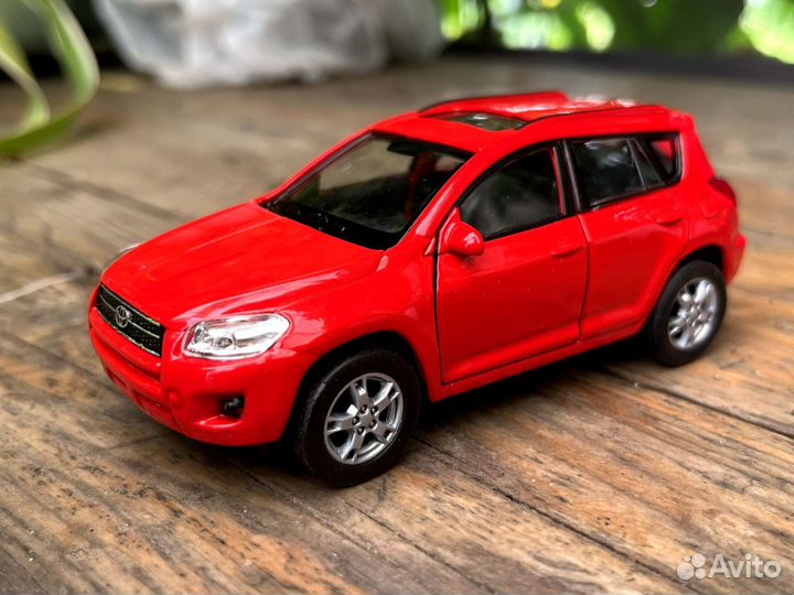 Welly масштаб 1:34 Toyota RaV4