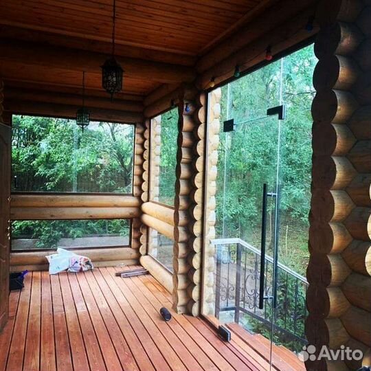 Безрамное остекление веранды