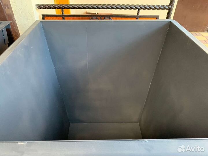 Мусорный контейнер