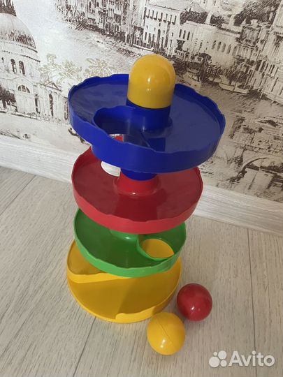 Пирамидка горка с шариками