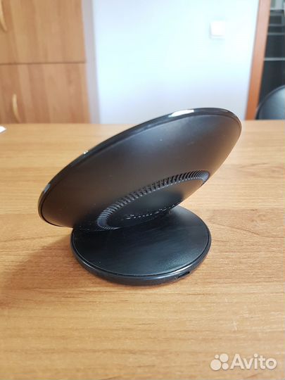 Беспроводная зарядка Samsung EP-NG930