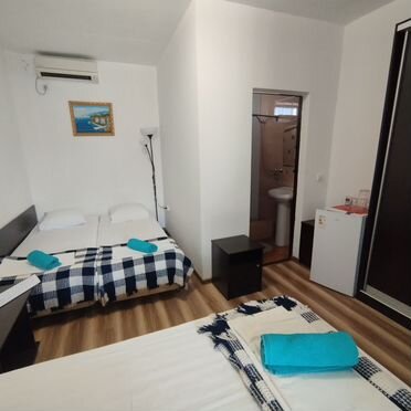 Комната 16 м² в > 9-к., 1/2 эт.