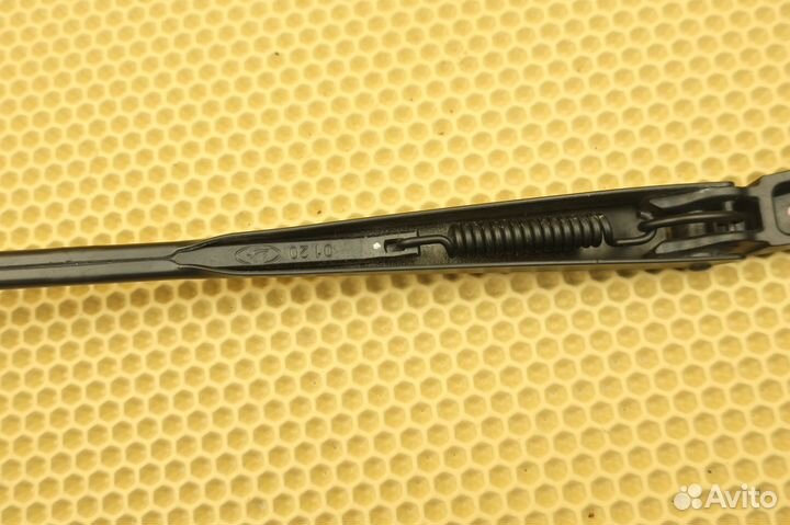 Поводок стеклоочистителя правый LADA Xray