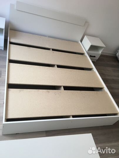 Кровать двуспальная новая белая