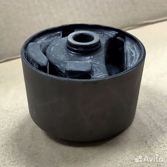 Сайлентблок опоры двигателя Mazda 323