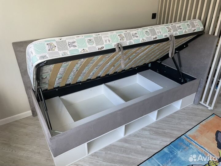 Детская кровать с матрасом