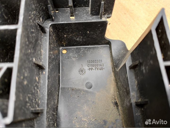 Корпус блока предохранителей Opel Astra J