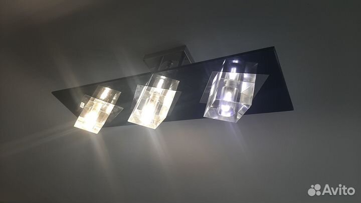 Стильный потолочный светильник