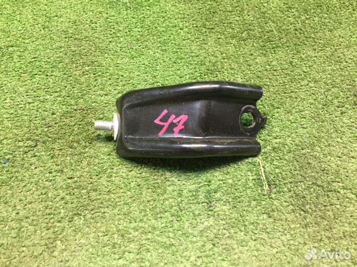 Кронштейн Toyota Corolla ZRE210 1ZR 2020