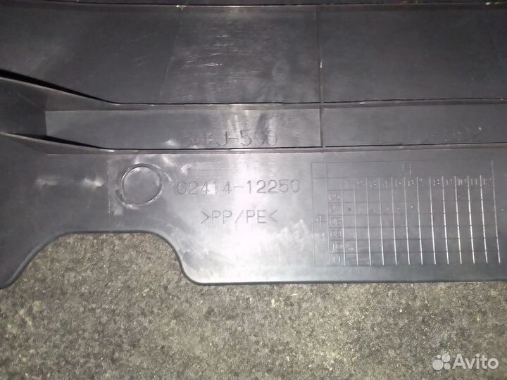 Накладка на стойку левая Toyota Corolla E150