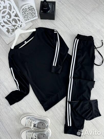 Спортивный костюм женский