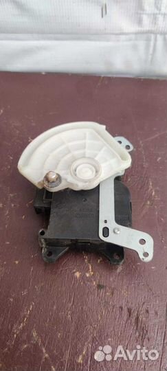 Моторчик заслонки отопителя Honda Accord 8
