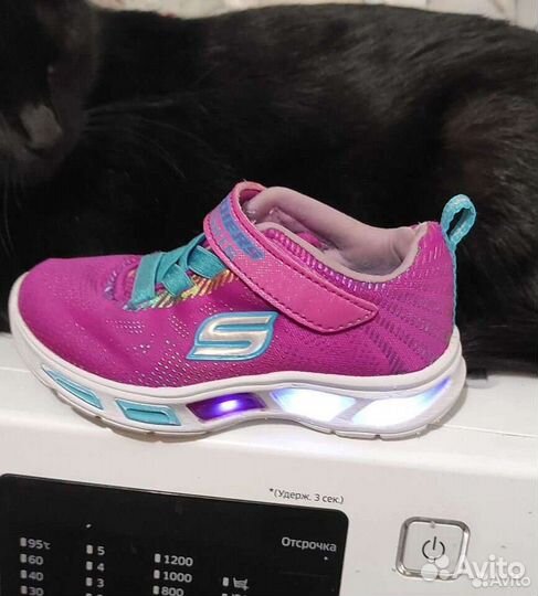 Светящиеся кроссовки skechers р-р 23