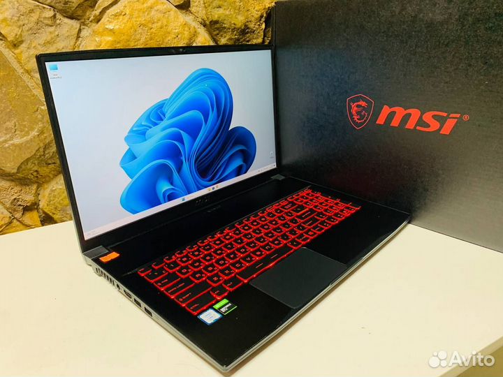 Ноутбук MSi 17.3