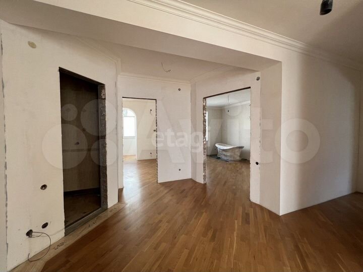 4-к. квартира, 138,5 м², 2/7 эт.