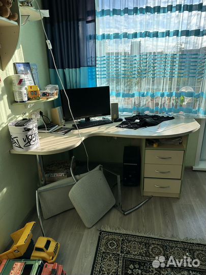 Угловой письменный компьютерный стол