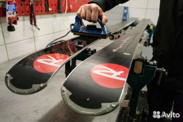 Горные лыжи и сноуборды