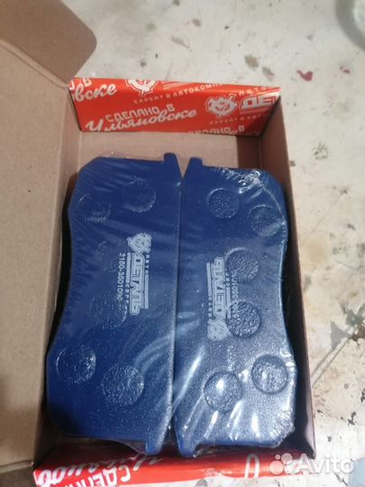 Комплект колодок переднего тормоза на УАЗ Патриот