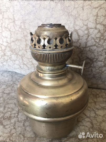 Старинная керосиновая лампа