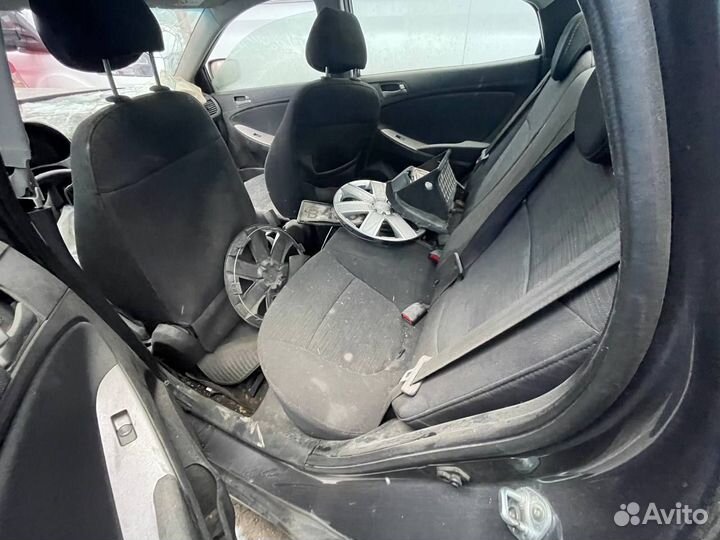 Hyundai Solaris 1.4 AT, 2016, битый, 185 000 км