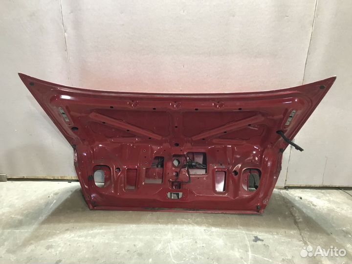 MR392327 Крышка багажника Mitsubishi Carisma