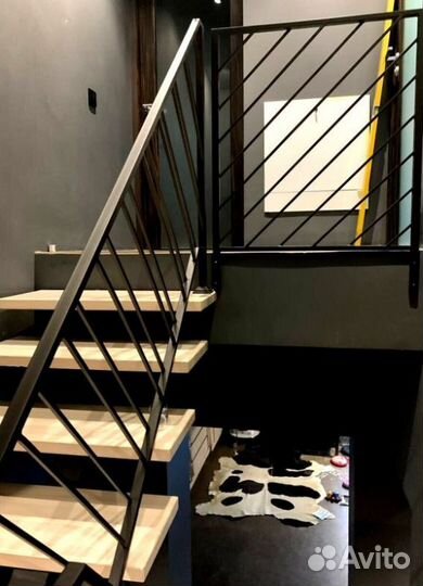 Лестница на металлокаркасе открытого типа