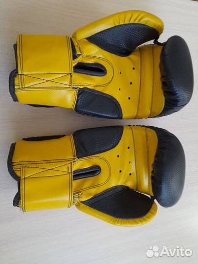 Боксерские перчатки 12 oz