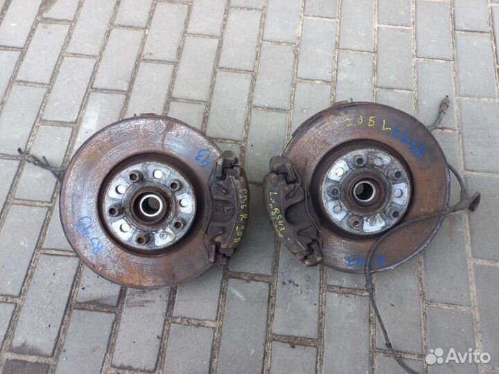 Поворотный кулак передний Фольксваген Пассат Б6